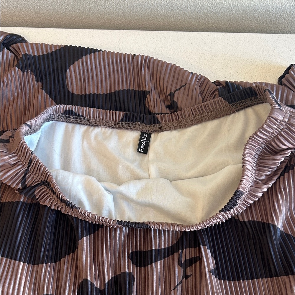 Stylish Women's Skirt in Black and Gray Size Large - Picture 4 of 4